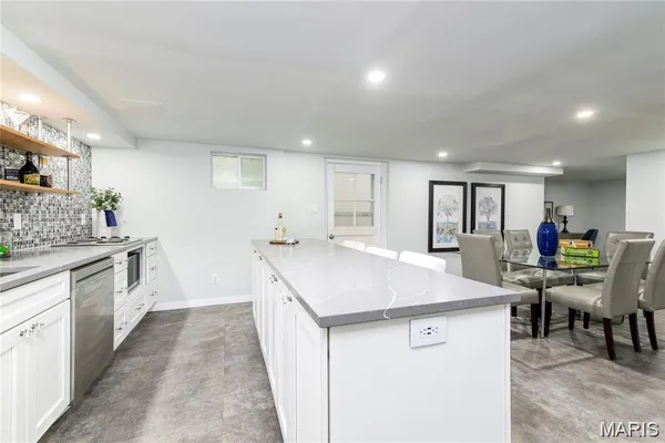 $1,389,999 | 18 Country Aire Drive, St. Louis, MO 63131