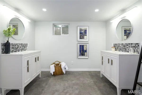 $1,389,999 | 18 Country Aire Drive, St. Louis, MO 63131