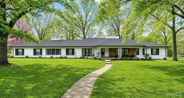 $1,389,999 | 18 Country Aire Drive, St. Louis, MO 63131