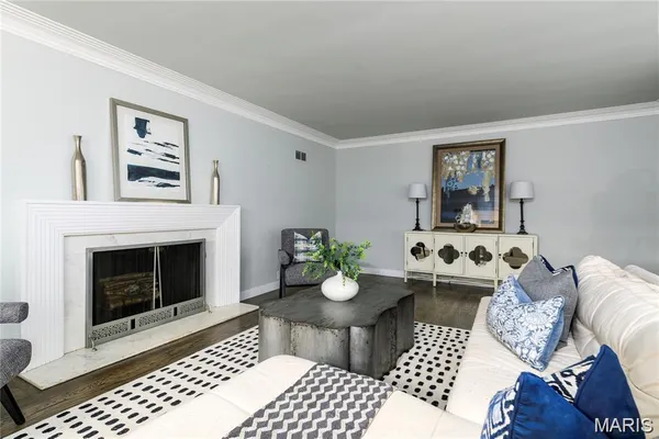 $1,389,999 | 18 Country Aire Drive, St. Louis, MO 63131