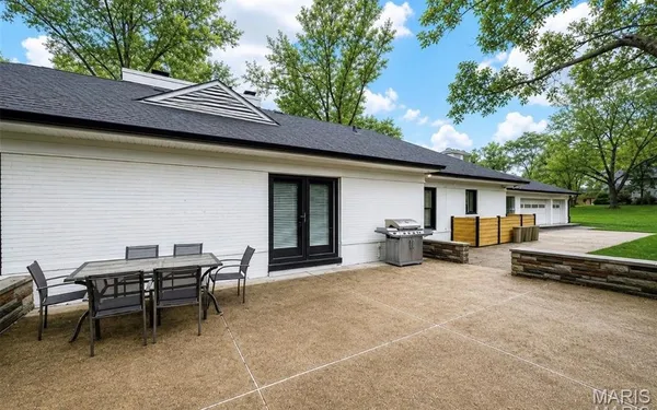 $1,389,999 | 18 Country Aire Drive, St. Louis, MO 63131