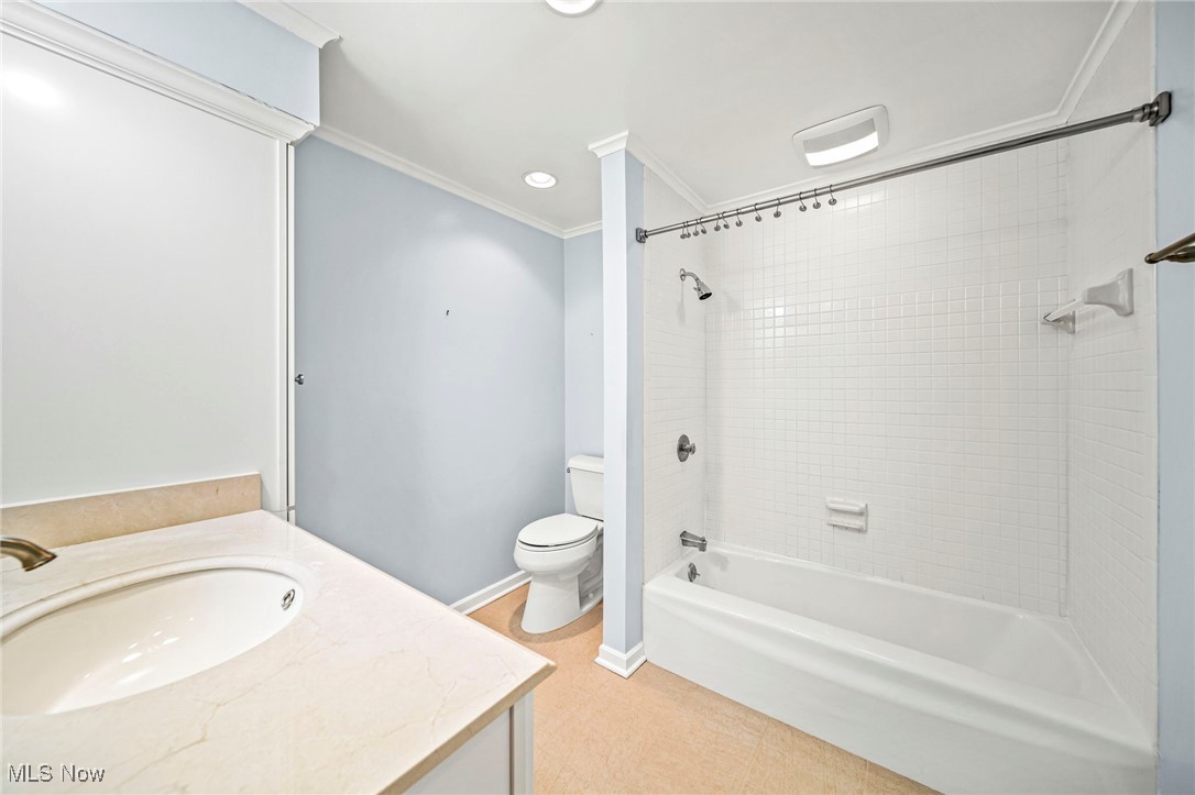966 Som Center Road, Unit C5 Cleveland, OH 44143 - Photo 21 of 41 Gallery Image 21