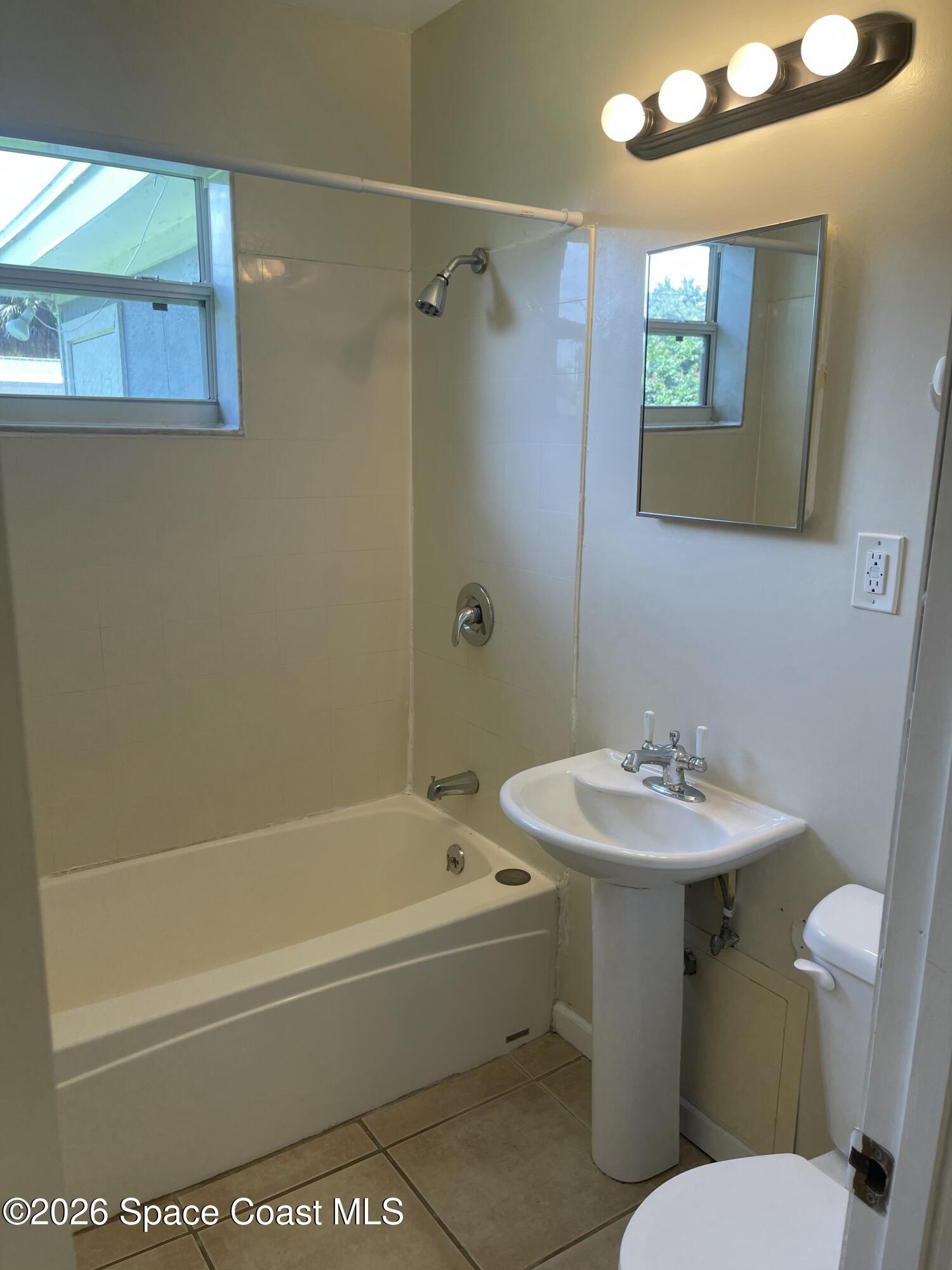 405 West Rutgers Street Melbourne, FL 32901 - Photo 14 of 25 Bathroom