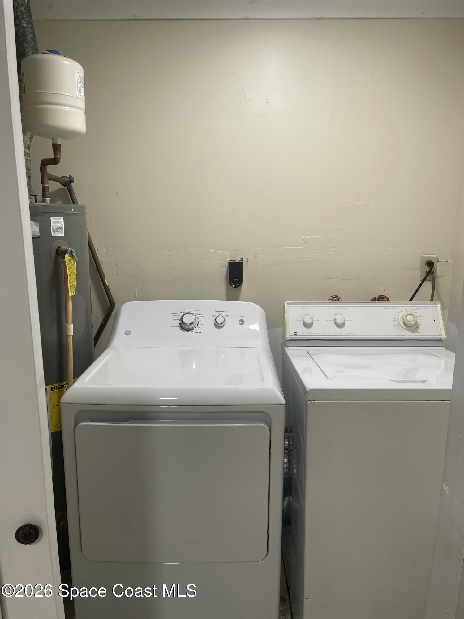 405 West Rutgers Street Melbourne, FL 32901 - Photo 15 of 25 Laundry