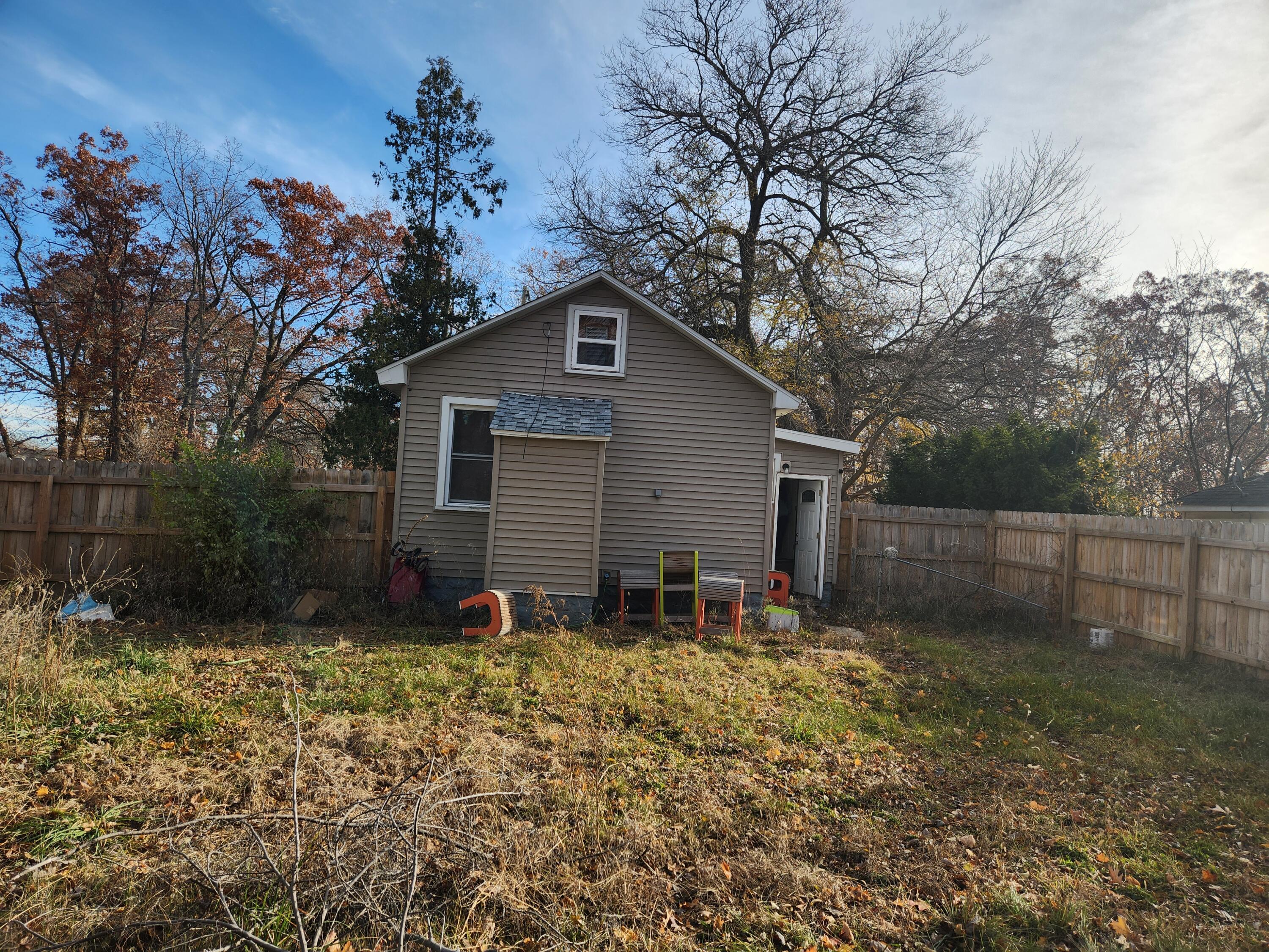 625 South Getty Street Muskegon, MI 49442 - Photo 13 of 13 Fenced Backyard