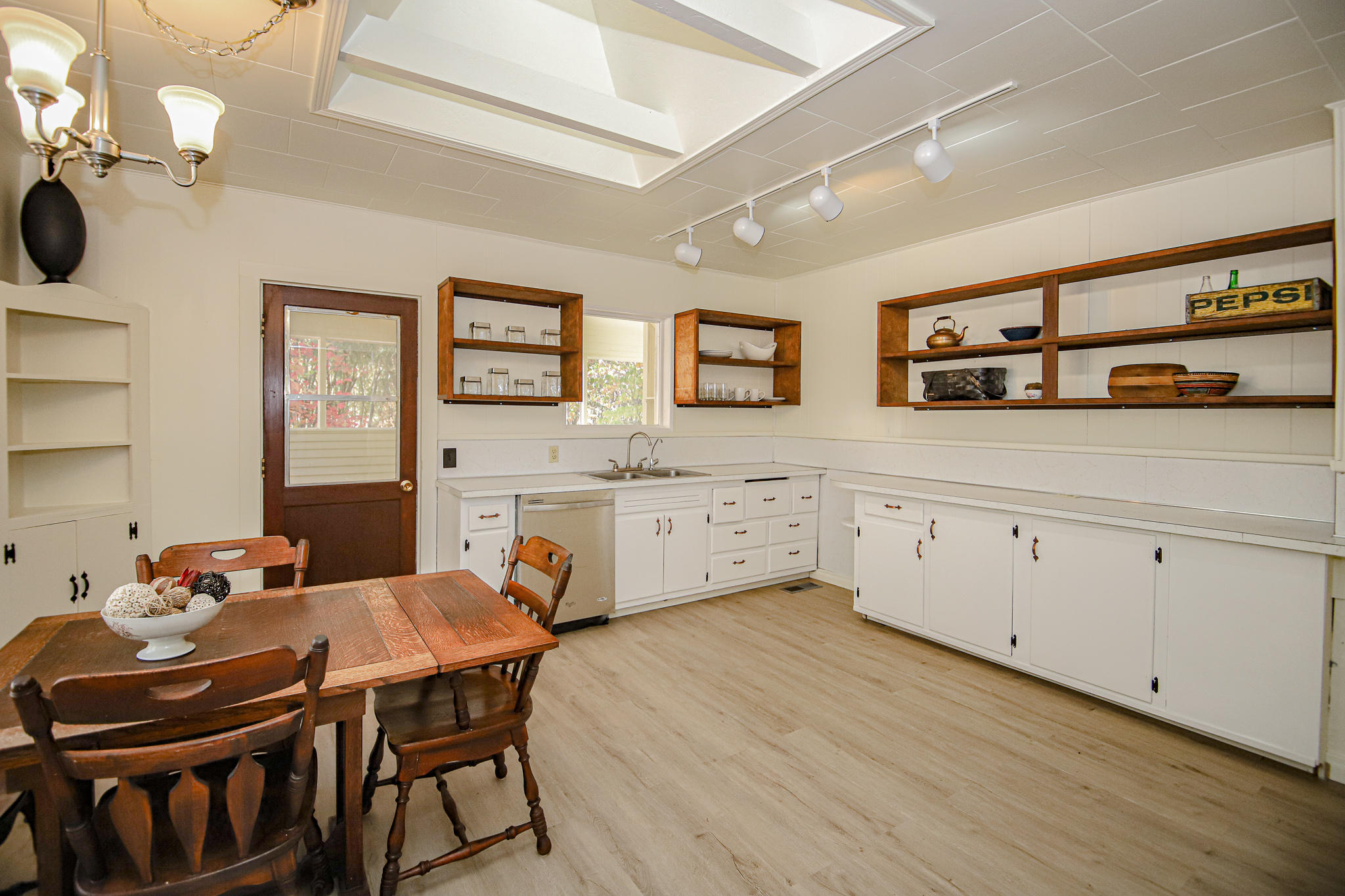 3755 New Hope Road Grants Pass, OR 97527 - Photo 8 of 30 10
