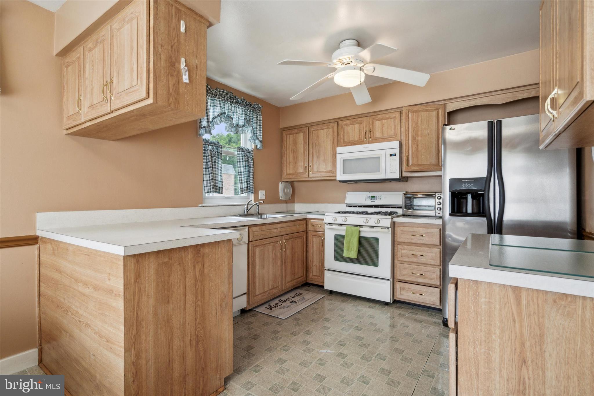 11856 Sewell Road Philadelphia, PA 19116 - Photo 3 of 15