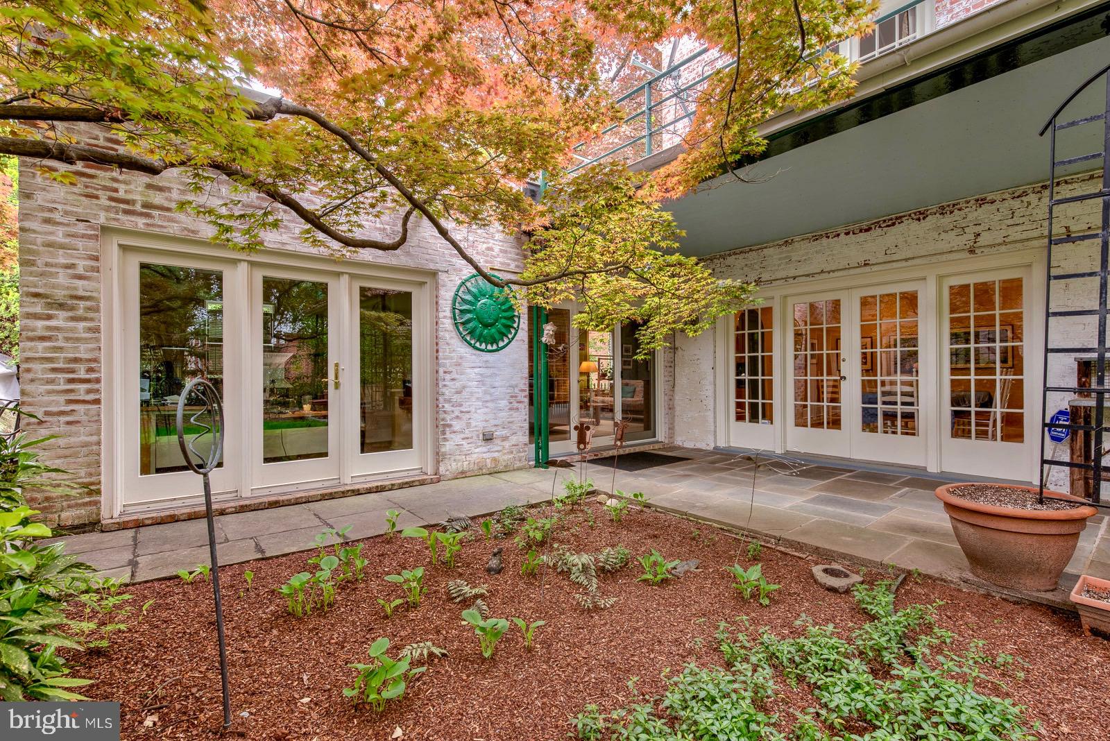 113 St Dunstans Road Baltimore, MD 21212 - Photo 4 of 45 Exterior (Rear Garden)