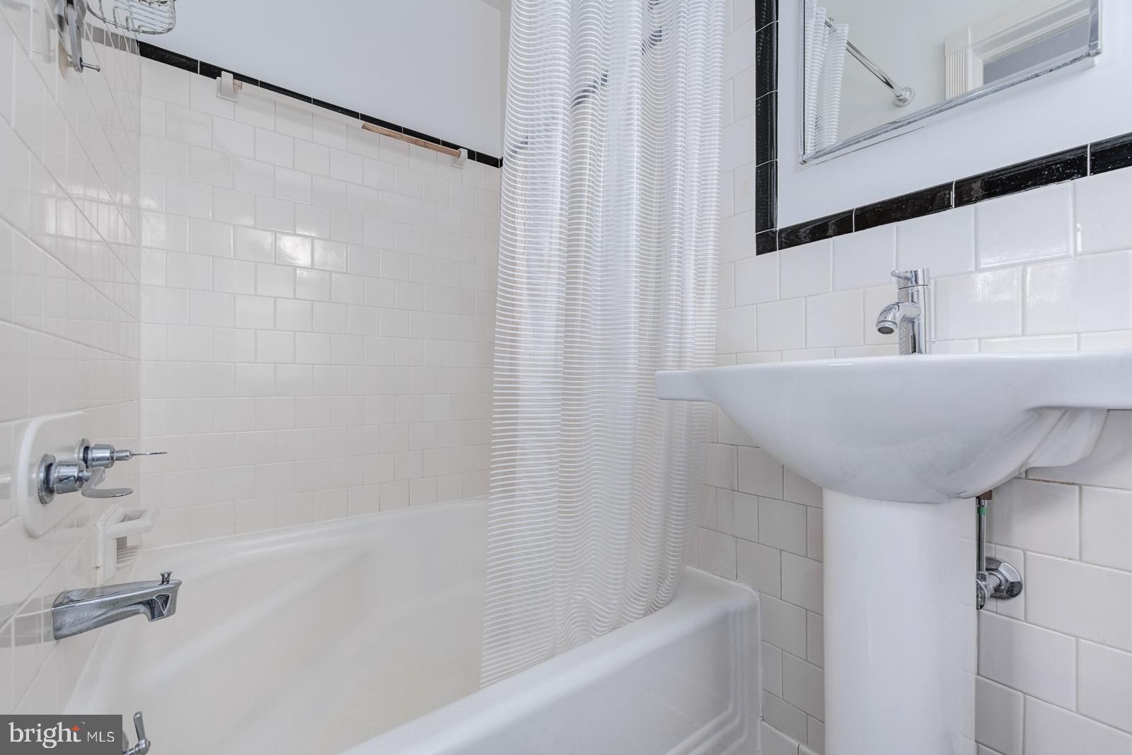 113 St Dunstans Road Baltimore, MD 21212 - Photo 34 of 45 Hall Bathroom