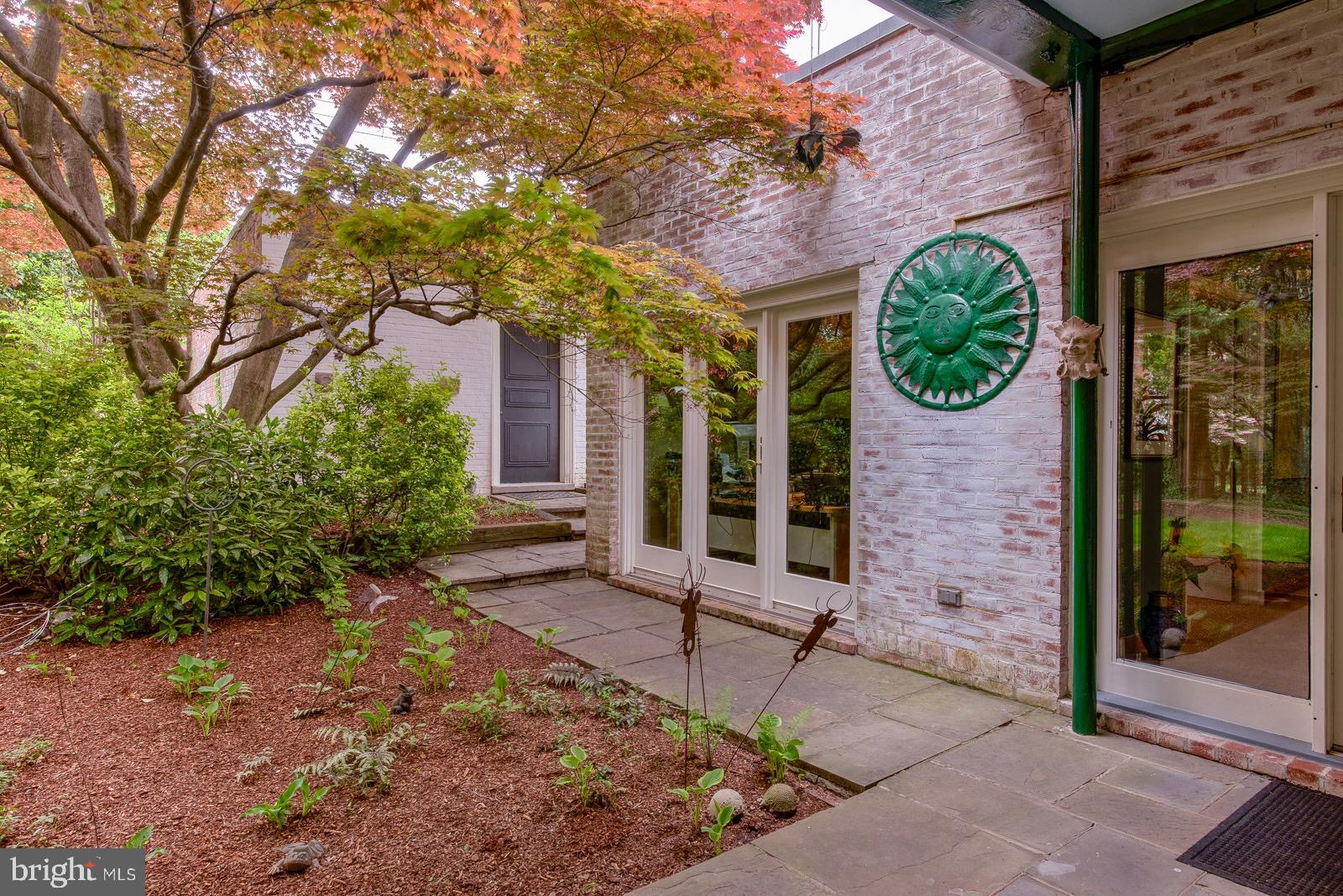 113 St Dunstans Road Baltimore, MD 21212 - Photo 6 of 45 Exterior (Rear Garden)