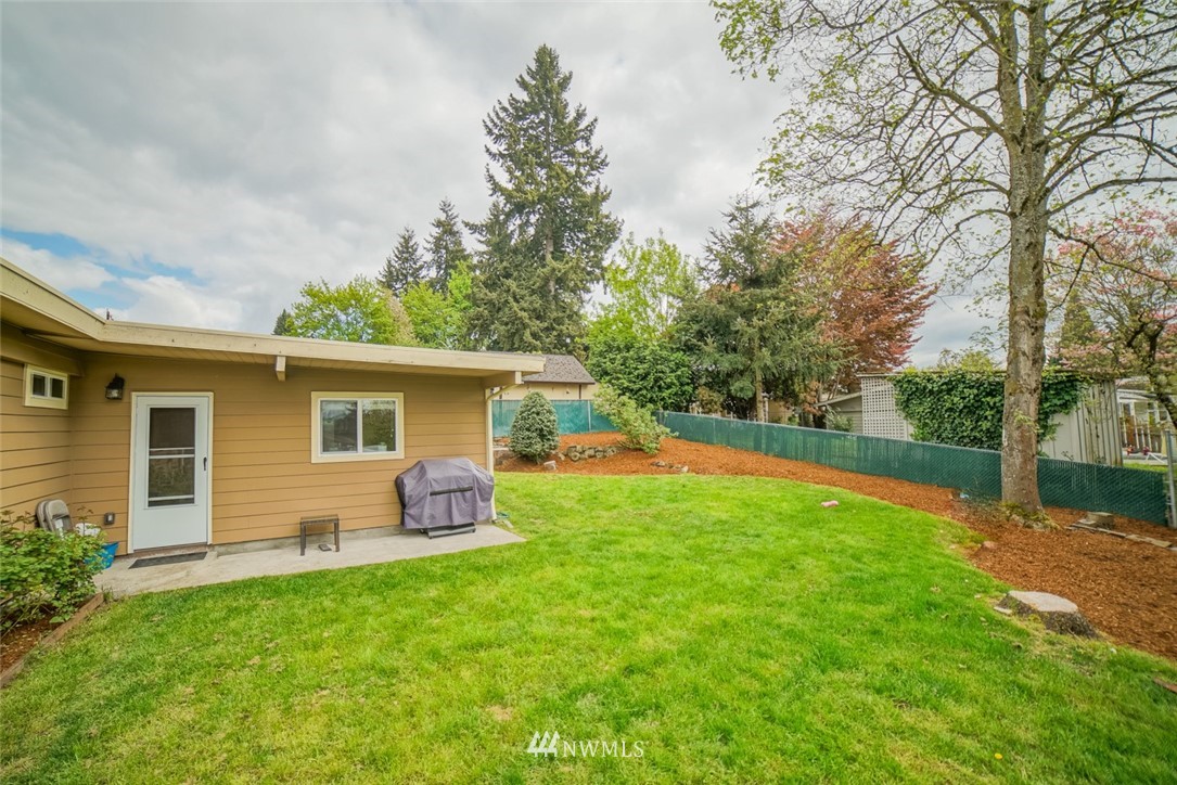 2215 Northeast 8th Place Renton, WA 98056 - Photo 22 of 25 Gallery Image 22
