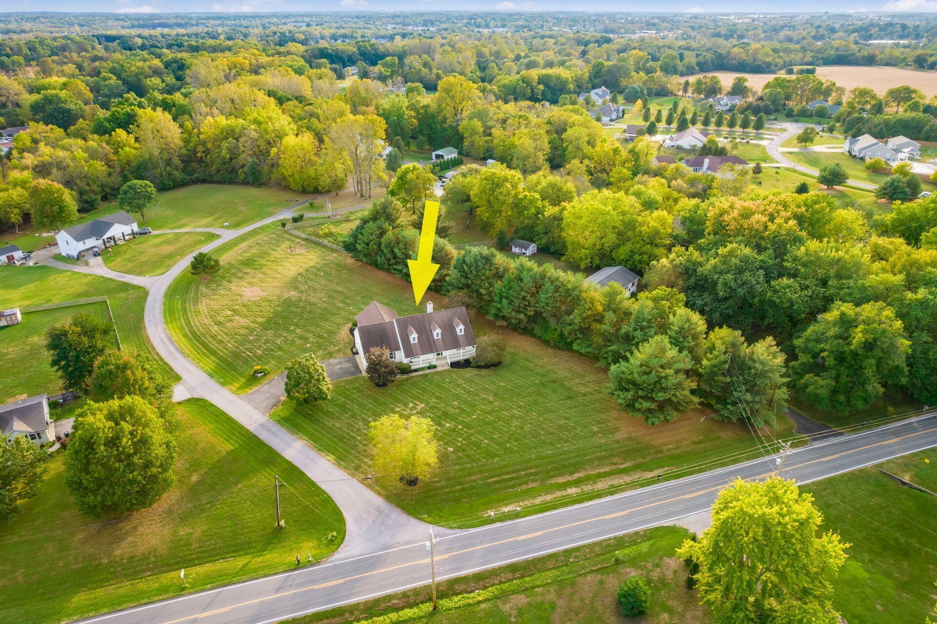 640 Curve Road Delaware, OH 43015 - Photo 54 of 60 053_0 Curve Drone 003-2 Arrow