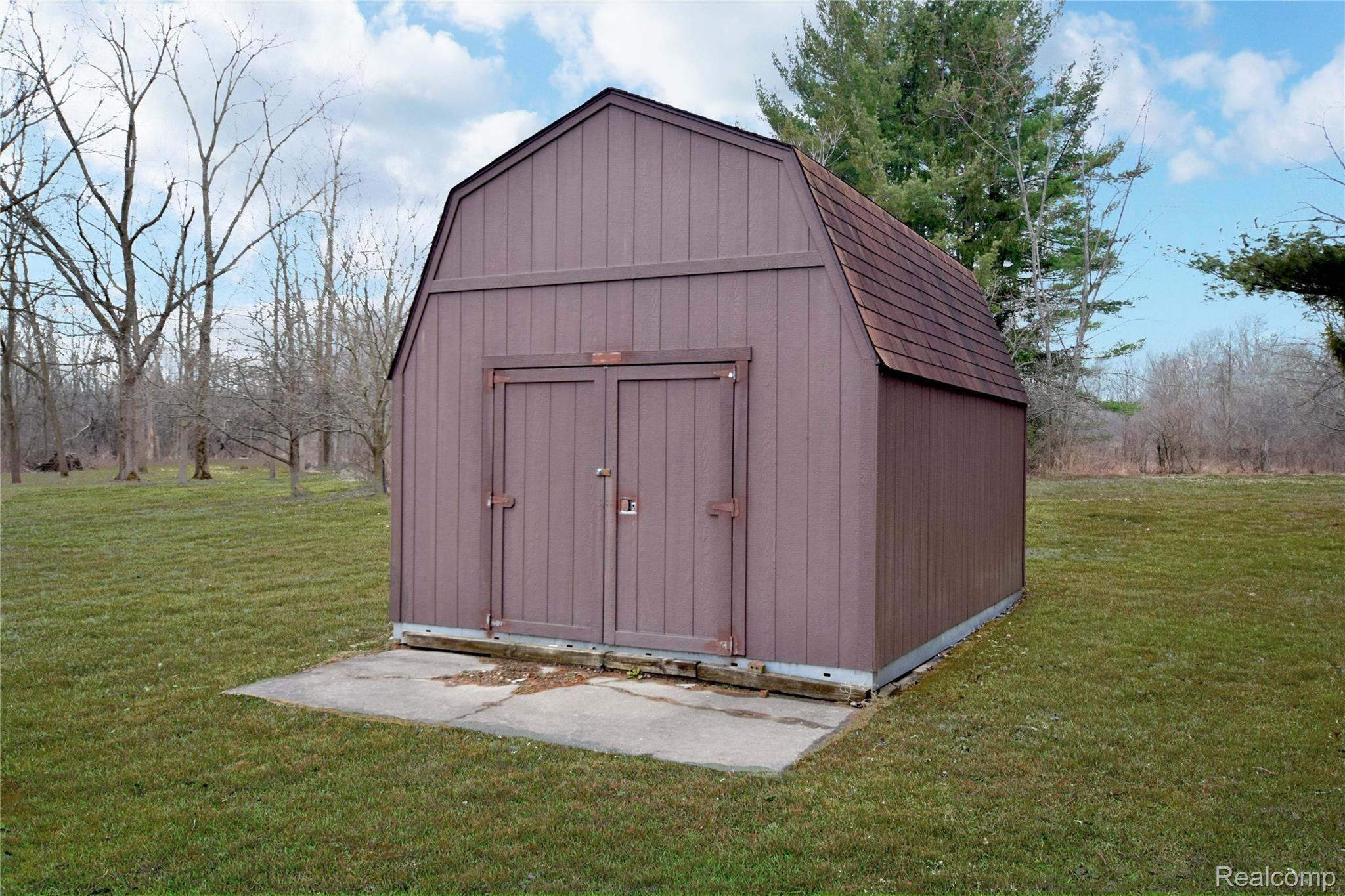 5292 Howe Road Grand Blanc, MI 48439 - Photo 14 of 16 Shed