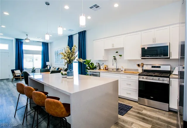 $2,770 | 10520 Prospering Valley Way, Las Vegas, NV 89166