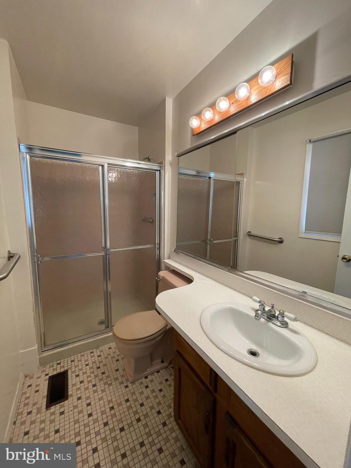 15713 Pointer Ridge Drive Bowie, MD 20716 - Photo 7 of 11 Primary Bath