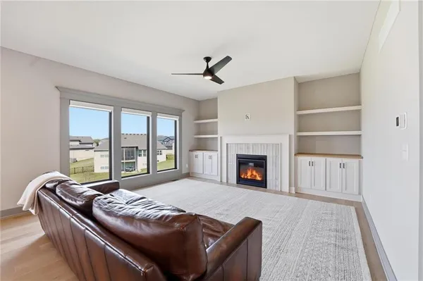 $640,000 | 7080 Northwest Forest Lakes Drive, Parkville, MO 64152