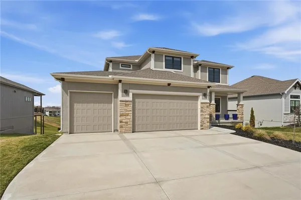$640,000 | 7080 Northwest Forest Lakes Drive, Parkville, MO 64152