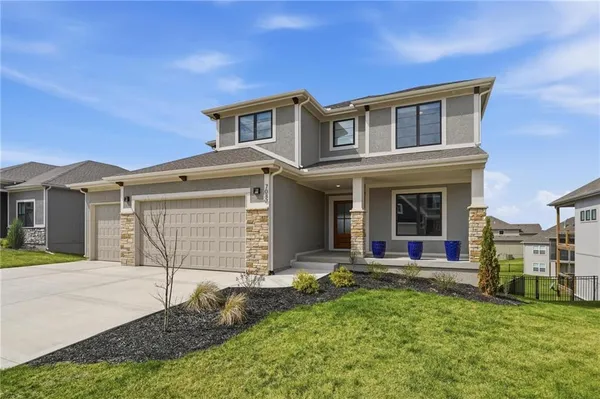 $640,000 | 7080 Northwest Forest Lakes Drive, Parkville, MO 64152