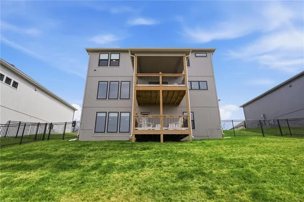 $640,000 | 7080 Northwest Forest Lakes Drive, Parkville, MO 64152