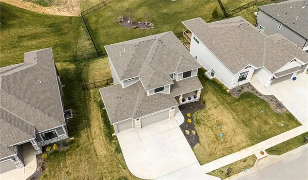 $640,000 | 7080 Northwest Forest Lakes Drive, Parkville, MO 64152