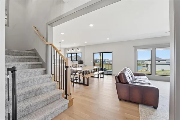 $640,000 | 7080 Northwest Forest Lakes Drive, Parkville, MO 64152