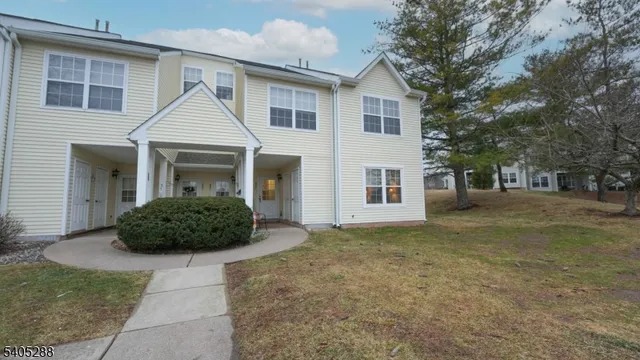 $279,000 | 402 Hunt Drive, Milford, NJ 08848