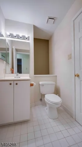 $279,000 | 402 Hunt Drive, Milford, NJ 08848