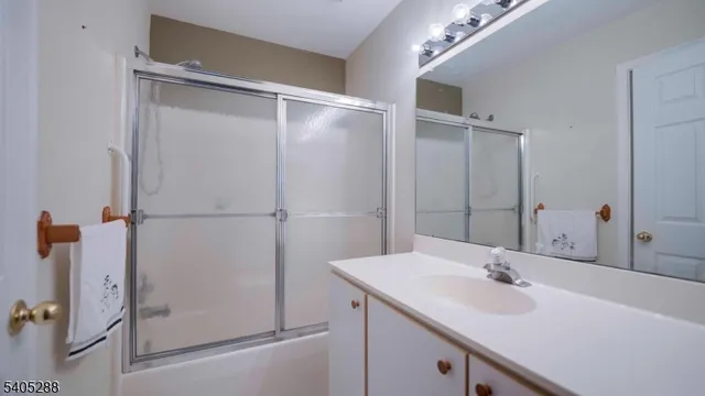 $279,000 | 402 Hunt Drive, Milford, NJ 08848