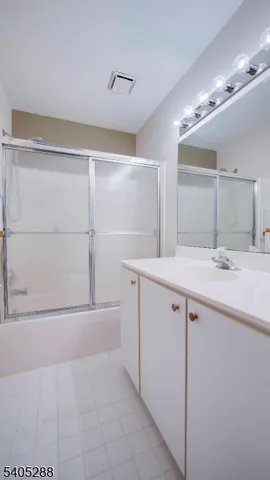 $279,000 | 402 Hunt Drive, Milford, NJ 08848