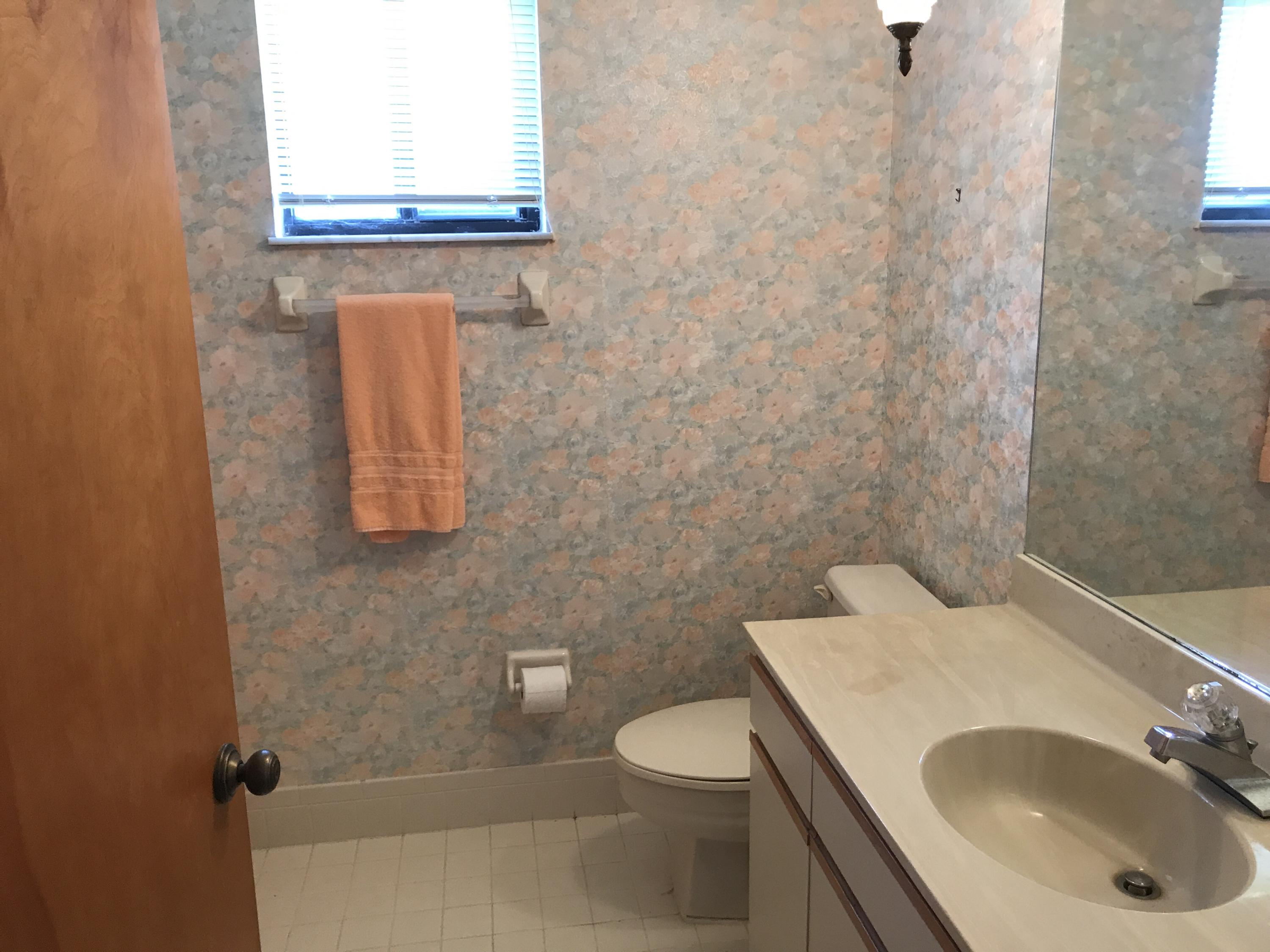 2060 Colonial Road, Unit 6 Fort Pierce, FL 34950 - Photo 12 of 23 Guest Bathroom (2)