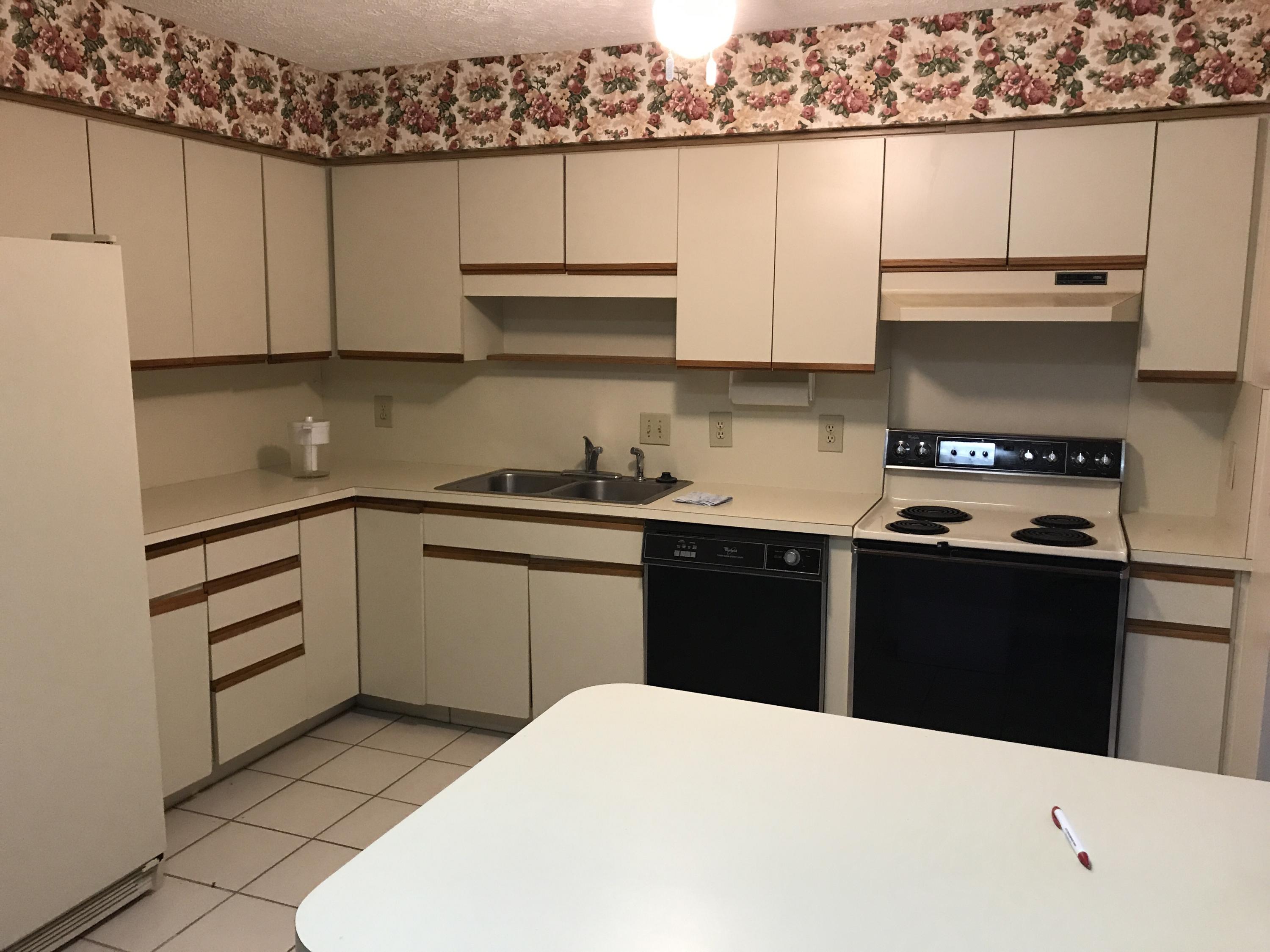 2060 Colonial Road, Unit 6 Fort Pierce, FL 34950 - Photo 7 of 23 Kitchen (2)