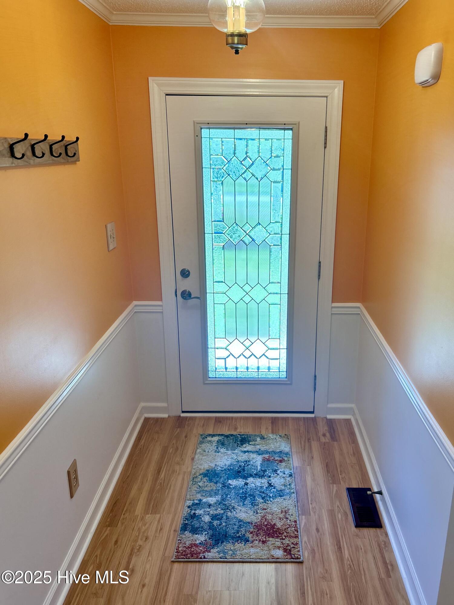202 Rockledge Road New Bern, NC 28562 - Photo 2 of 32 Entryway