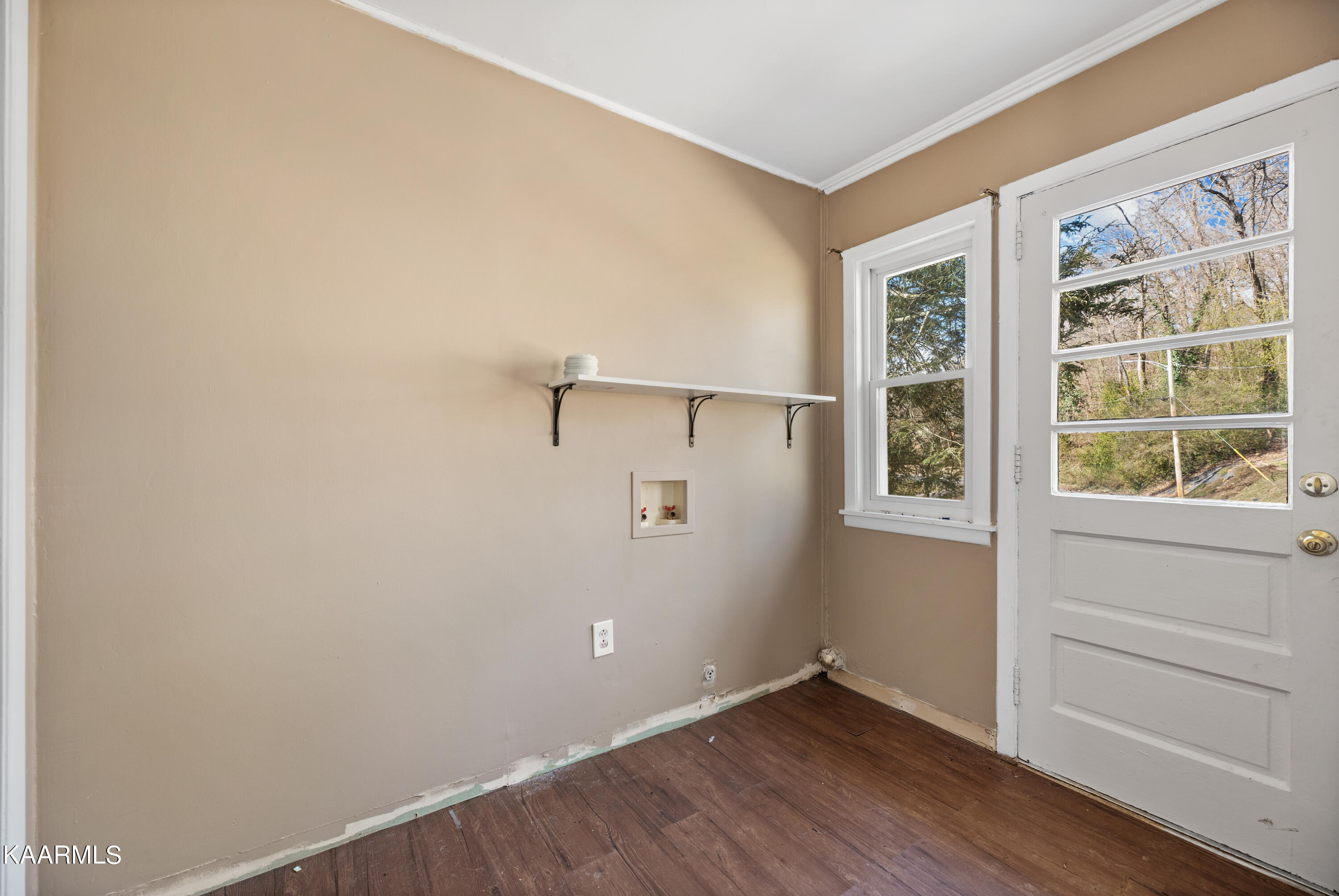 110 Dewey Road Oak Ridge, TN 37830 - Photo 10 of 19 Laundry