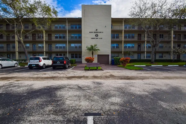 $1,550 | 13250 Southwest 4th Court, Unit 409G, Pembroke Pines, FL 33027
