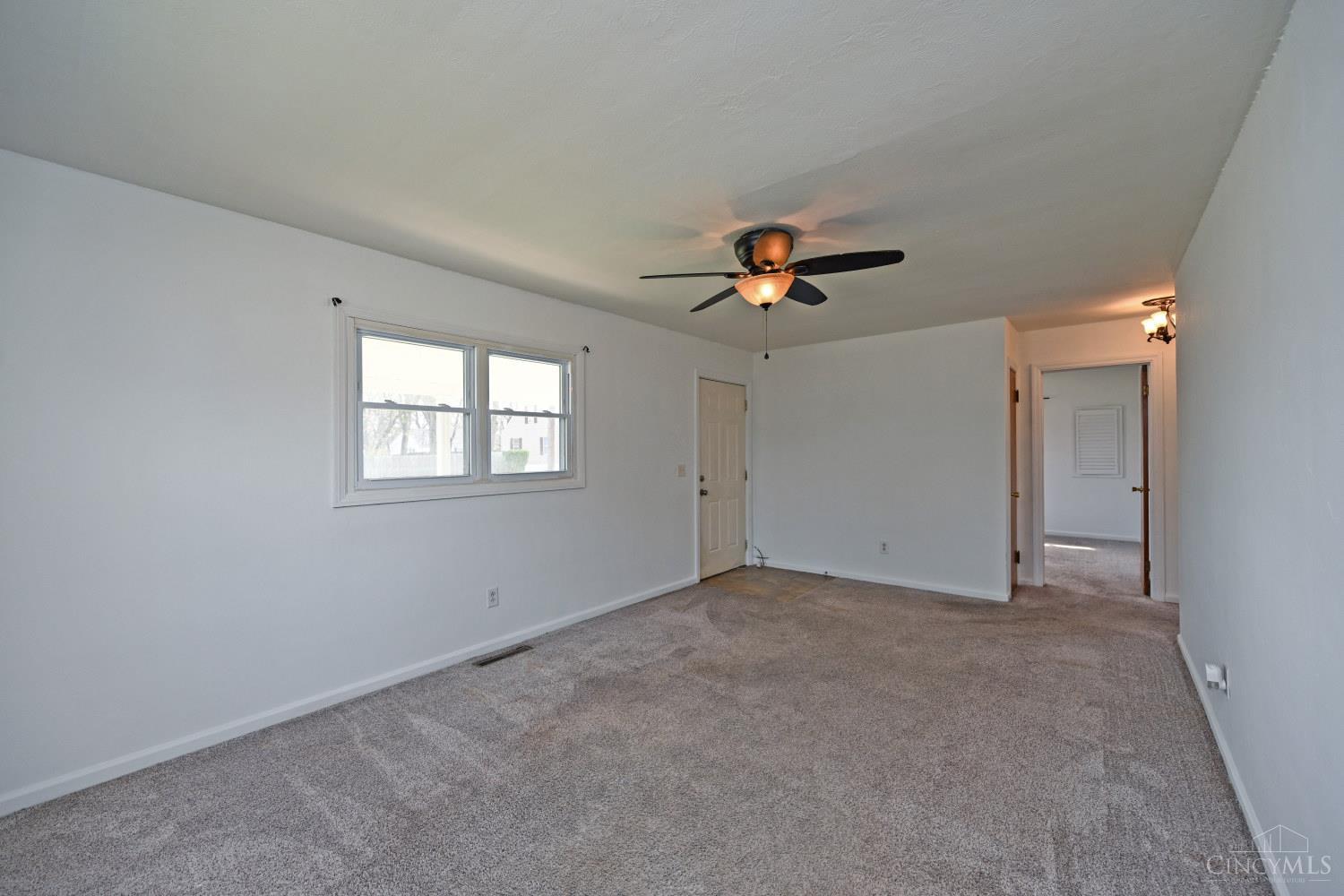 3 Chestnut Street Franklin, OH 45005 - Photo 9 of 30 Living Room (looking towards Bedrooms)