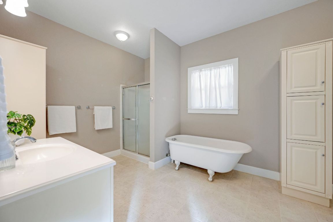 881 Saddle Ridge Drive Wimberley, TX 78676 - Photo 19 of 30 a spacious bedroom with a bed and a window