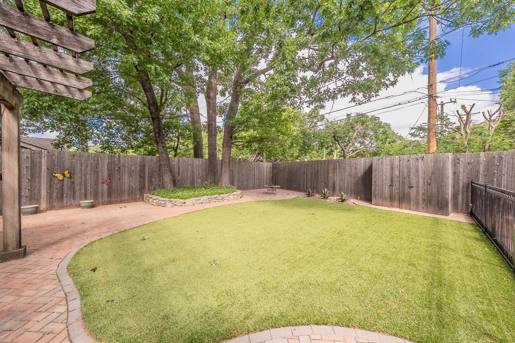 2003 Edgebrook Court Arlington, TX 76015 - Photo 8 of 40 a swimming pool with wooden fence