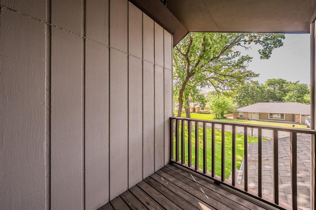 2003 Edgebrook Court Arlington, TX 76015 - Photo 10 of 40