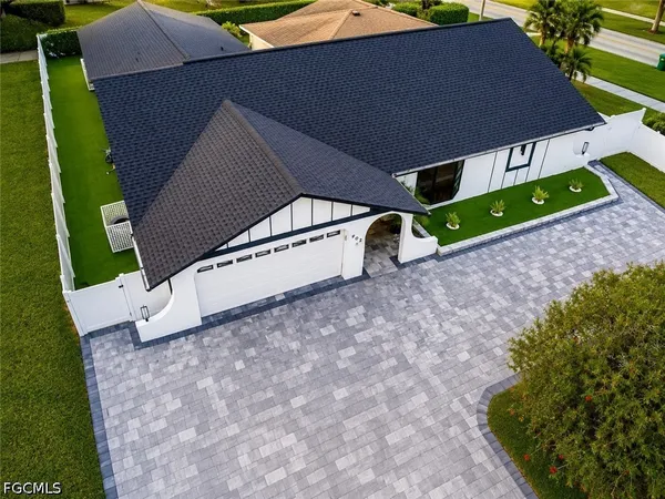 $450,000 | 902 Southeast 21st Street, Cape Coral, FL 33990