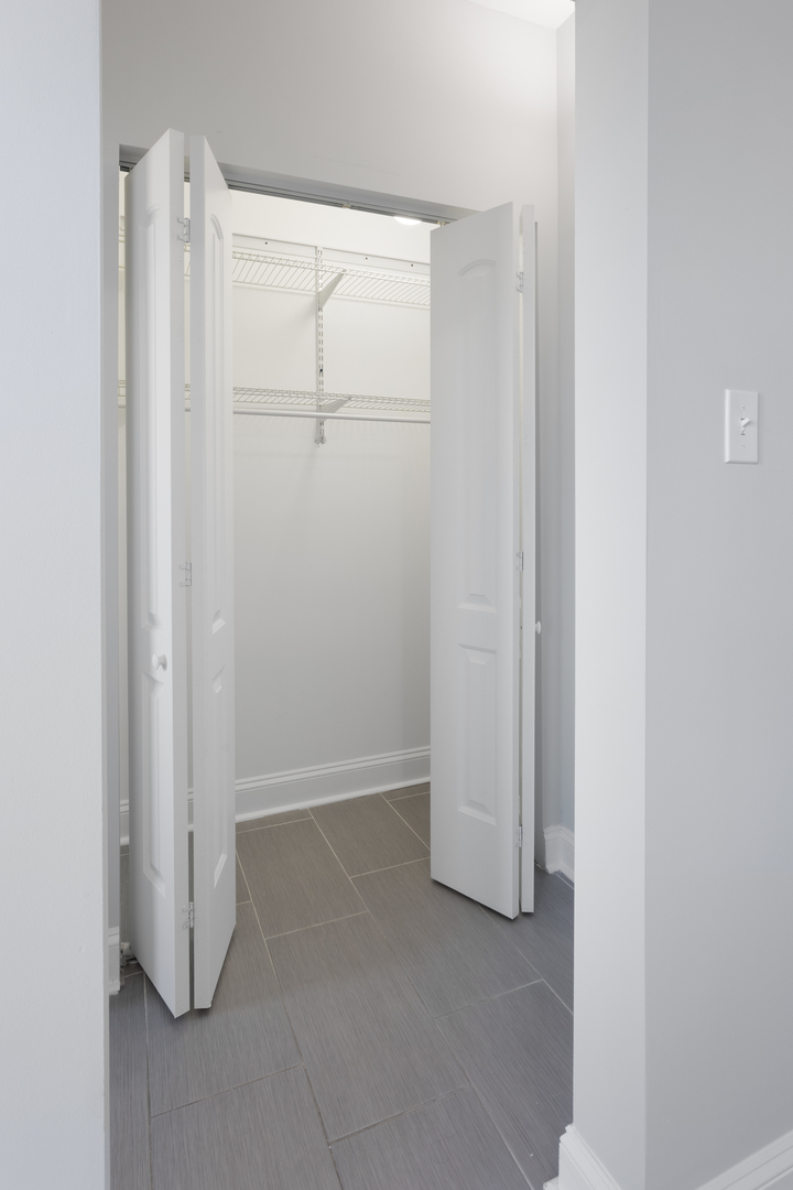 1608 West Sherwin Avenue, Unit 705 Chicago, IL 60626 - Photo 7 of 10 a view of an empty room