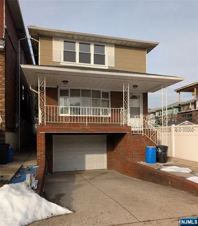 $2,300 | 762 Cleveland Avenue, Unit 2, Harrison, NJ 07029