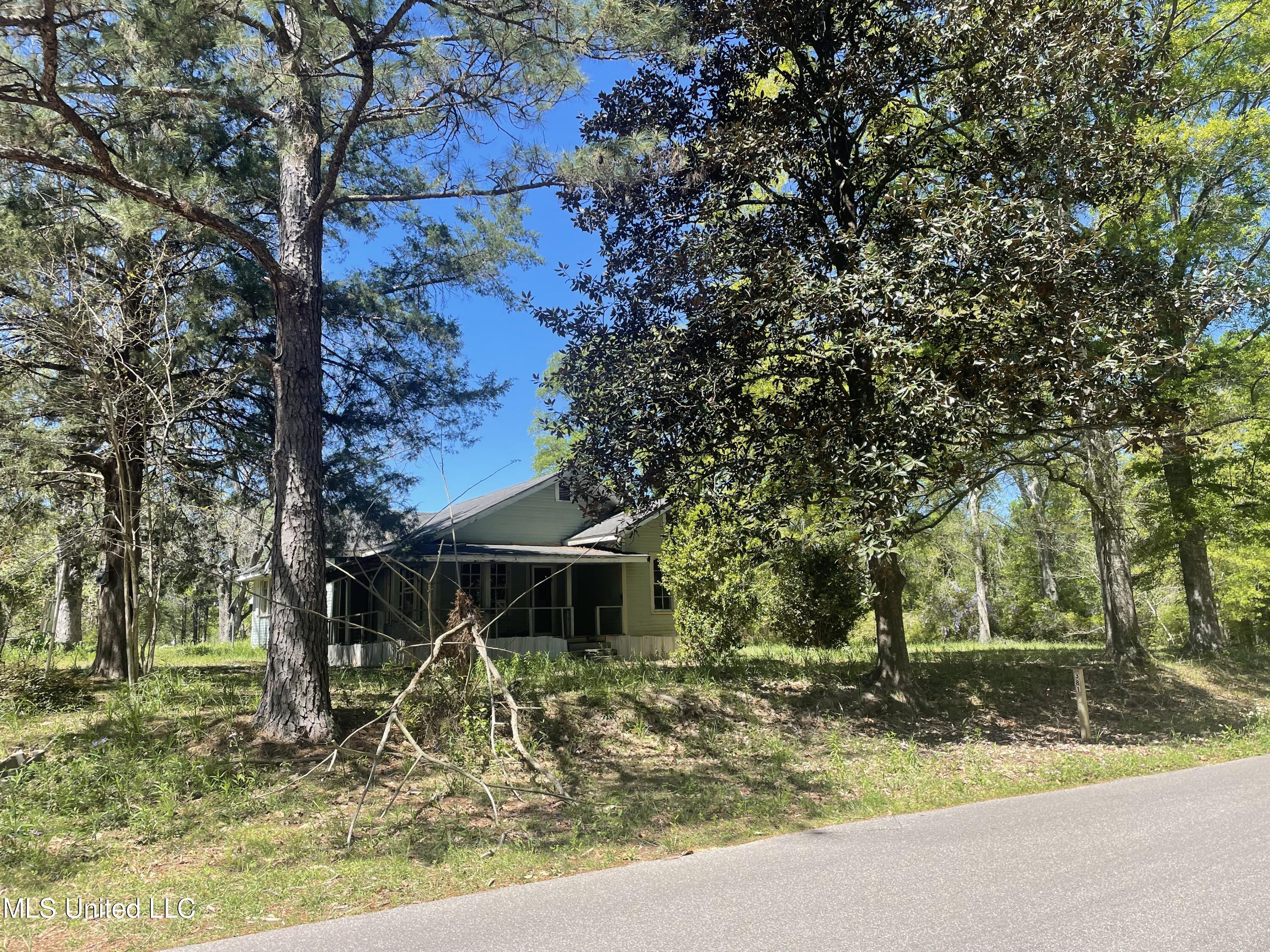 381 Burgetown Road Picayune, MS 39466 - Photo 1 of 11 Front