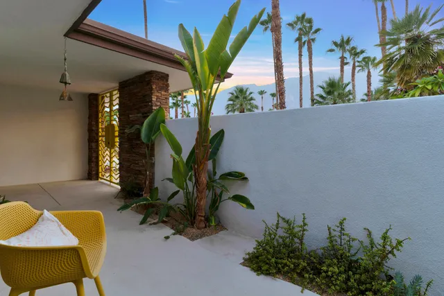 a view of a chairs in a backyard