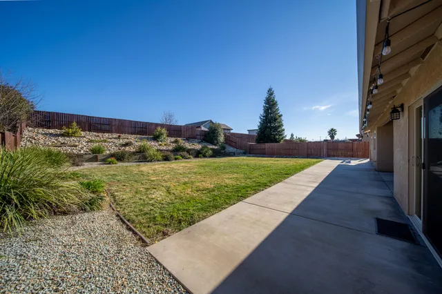 a view of a yard with an trees