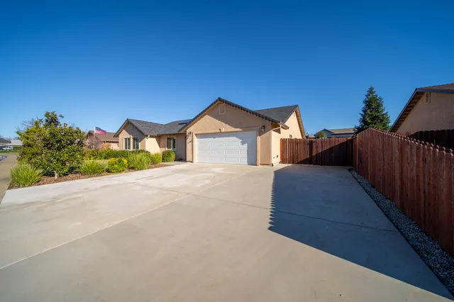 a view of house and outdoor space