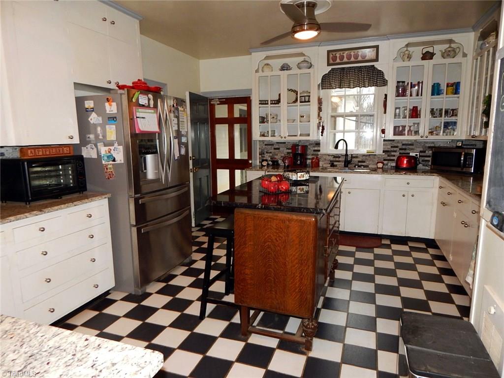 114 Hawthorne Road Elkin, NC 28621 - Photo 9 of 25 Gallery Image 9