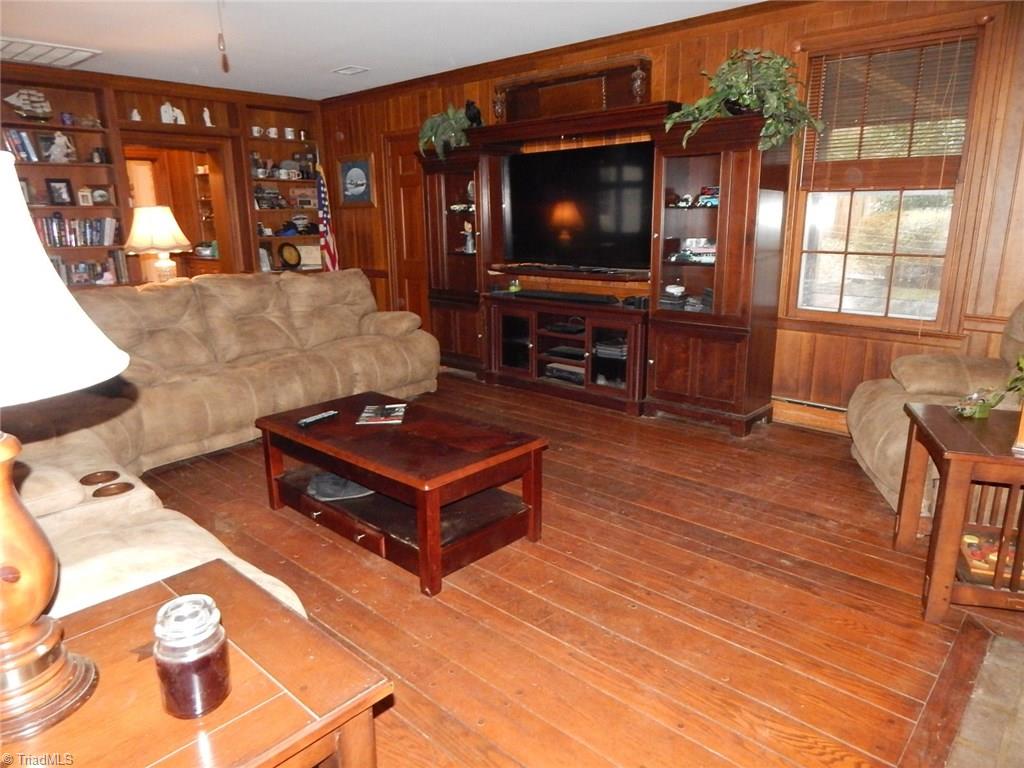 114 Hawthorne Road Elkin, NC 28621 - Photo 10 of 25 Gallery Image 10