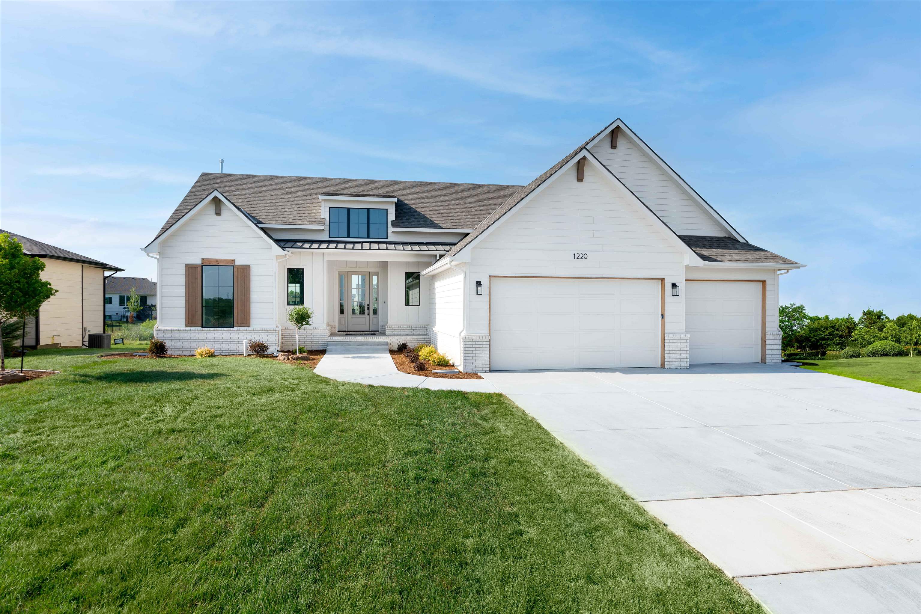 1220 West Lakeway Ct