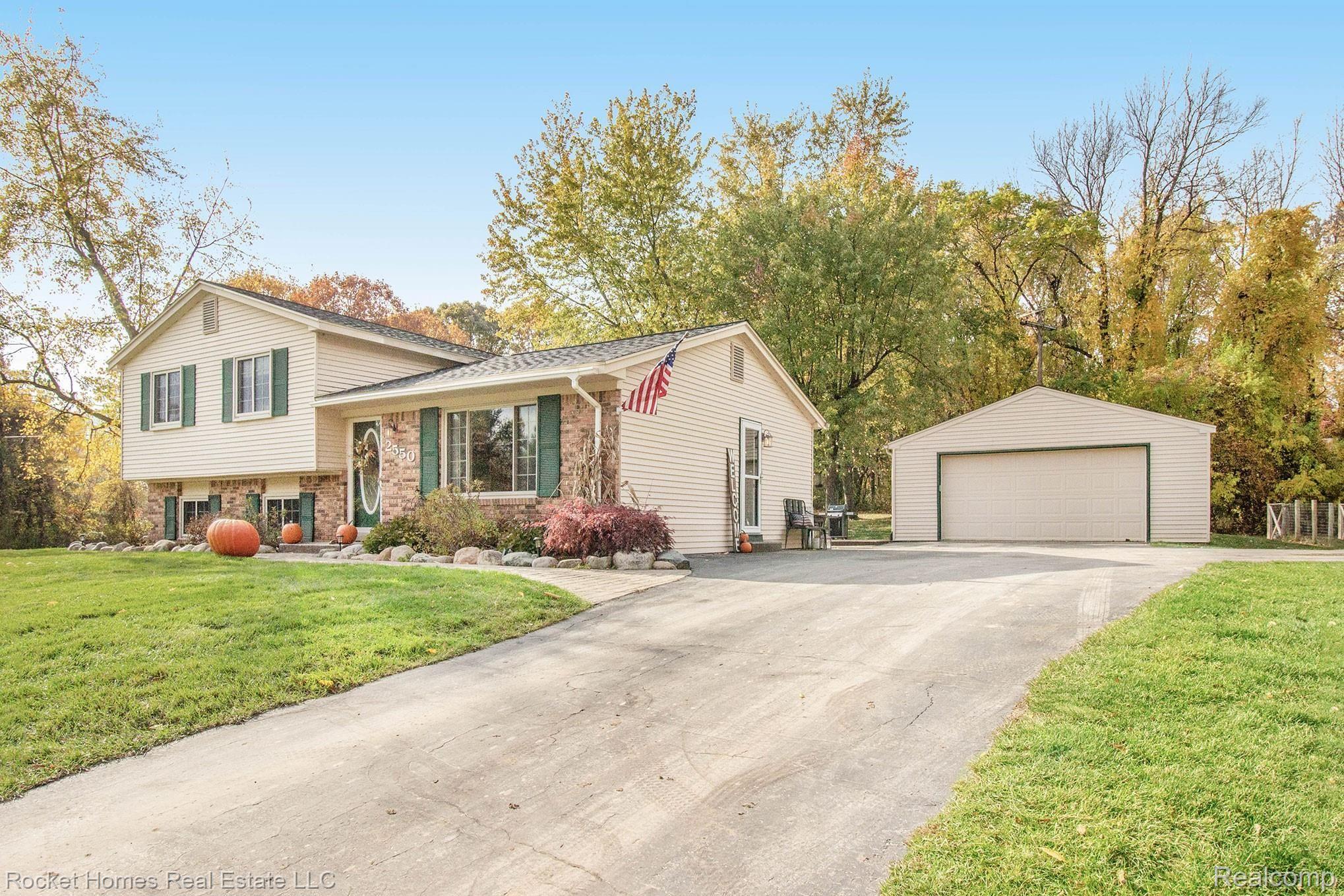 2550 Old Plank Road Milford, MI 48381 - Photo 2 of 36 IMG_5011-2.jpg