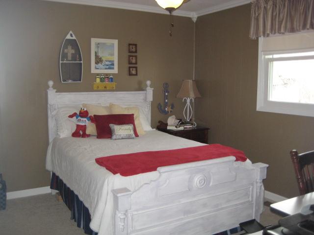 3451 Sainville Road Manchester, TN 37355 - Photo 14 of 20 Bedroom #3 is 13x10 and again comes with crown molding and a ceiling fan.